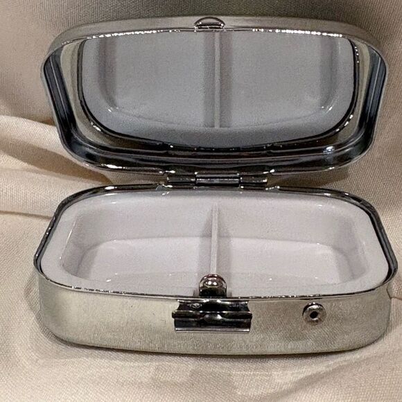 Succulent Cacti Cactus Travel Pill Box 2 Compartment Medicine Pill Case NEW - Picture 5 of 5